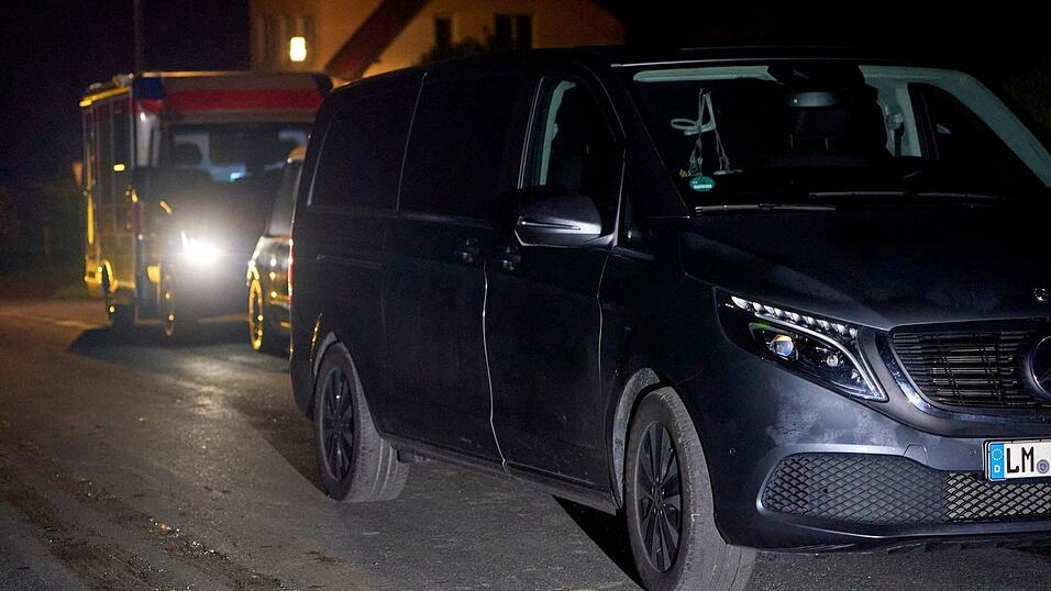 Drei Leichen wurden schon in der Nacht des Ungl&uuml;cks abtransportiert. (Archivbild)