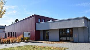 Ein wahnrer Problembau: Im Februar hatte die Halle nach fast vier Jahren Schließung wegen Wasserschaden s wieder eröffnet, nun zeigen sich Wasserflecken.