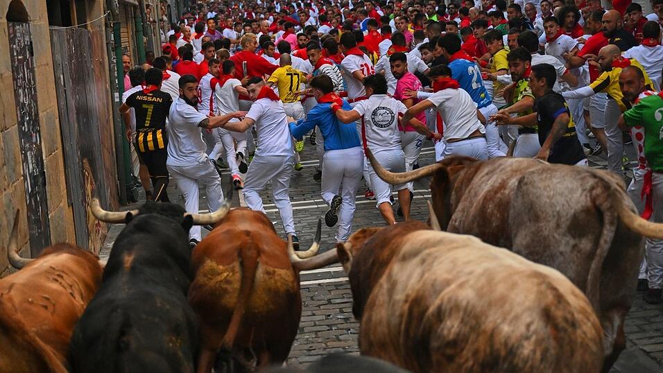 Das umstrittene Fest lässt in Pamplona die Kassen klingeln. (Archivbild) Das umstrittene Fest lässt in Pamplona die Kassen klingeln. (Archivbild)