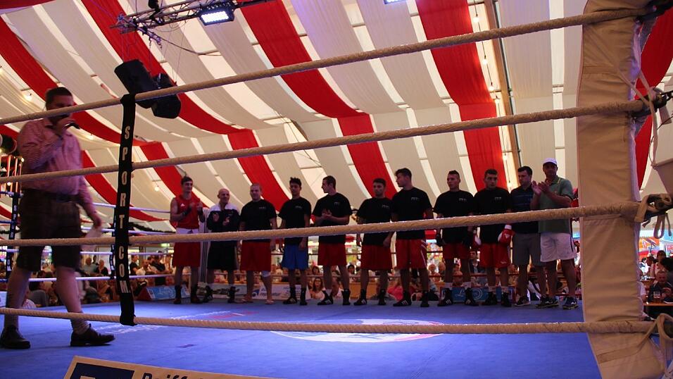 Im Lechner-Festzelt hie&szlig; es am Sonntag wieder 'Let&acute;s get ready to rumble'.