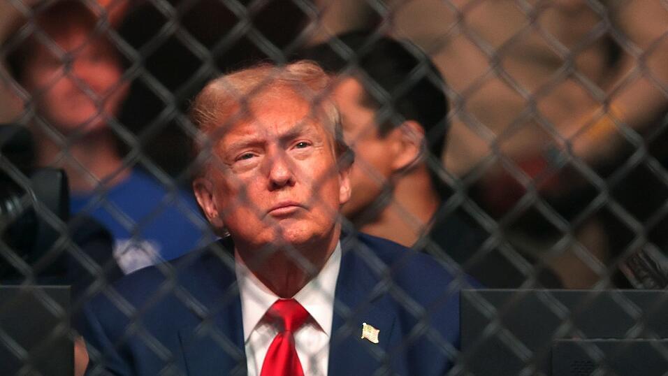 Trump gilt als Fan der Kampfsport-Liga UFC und saß mehrfach selbst im Publikum. (Archivbild) Trump gilt als Fan der Kampfsport-Liga UFC und saß mehrfach selbst im Publikum. (Archivbild)