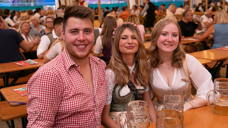 Die Partybilder vom Freitag, 15. August, aus dem Festzelt Greindl. Die Partybilder vom Freitag, 15. August, aus dem Festzelt Greindl.