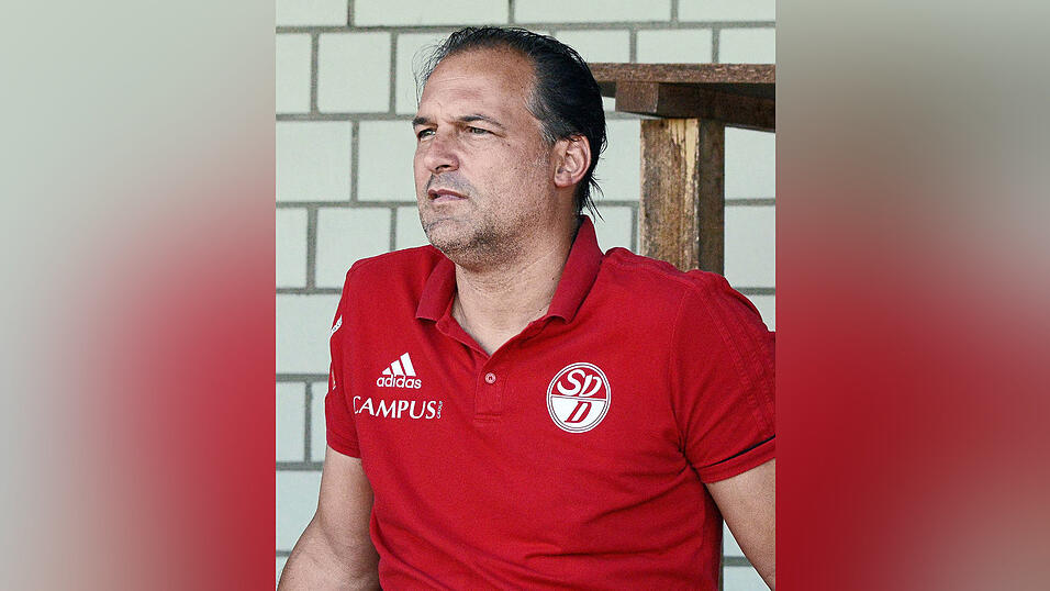 Hat mit fünf möglichen Trainerkandidaten verhandelt und sich nun für den Slowaken Richard Slezak entschieden: Donaustaufs Geschäftsführer und Geldgeber Matthias Klemens. Hat mit fünf möglichen Trainerkandidaten verhandelt und sich nun für den Slowaken Richard Slezak entschieden: Donaustaufs Geschäftsführer und Geldgeber Matthias Klemens.