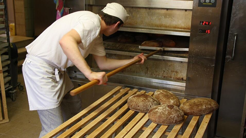 ...holt Steffen es aus dem Ofen.