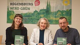Marie Scholz, Helene Sigloch und Daniel Gaittet stellten das Wahlprogramm vor. Marie Scholz, Helene Sigloch und Daniel Gaittet stellten das Wahlprogramm vor.