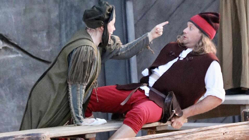 Wer die Rolle der Wirtin im Drachenstich-Festspiel verk&ouml;rpern m&ouml;chte, sollte resolut auftreten k&ouml;nnen.