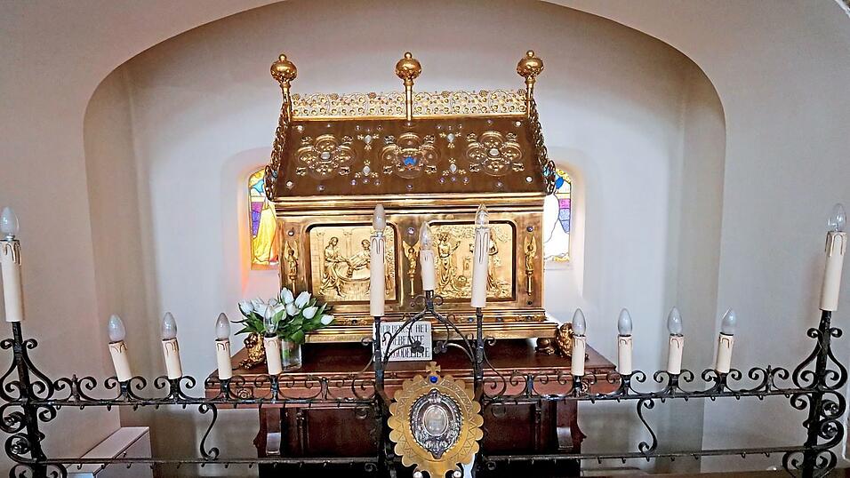 Wichtiger Platz in der Kirche:der Schrein der Godelieve von Gistel