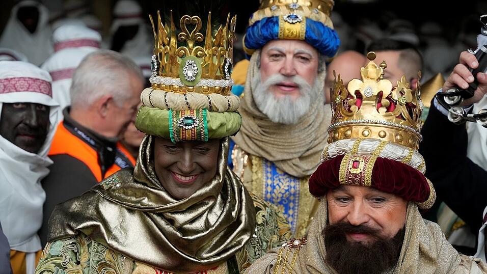 In Spanien bekommen die Kinder ihre Weihnachtsgeschenke traditionell erst am Morgen des Dreik&ouml;nigstags.