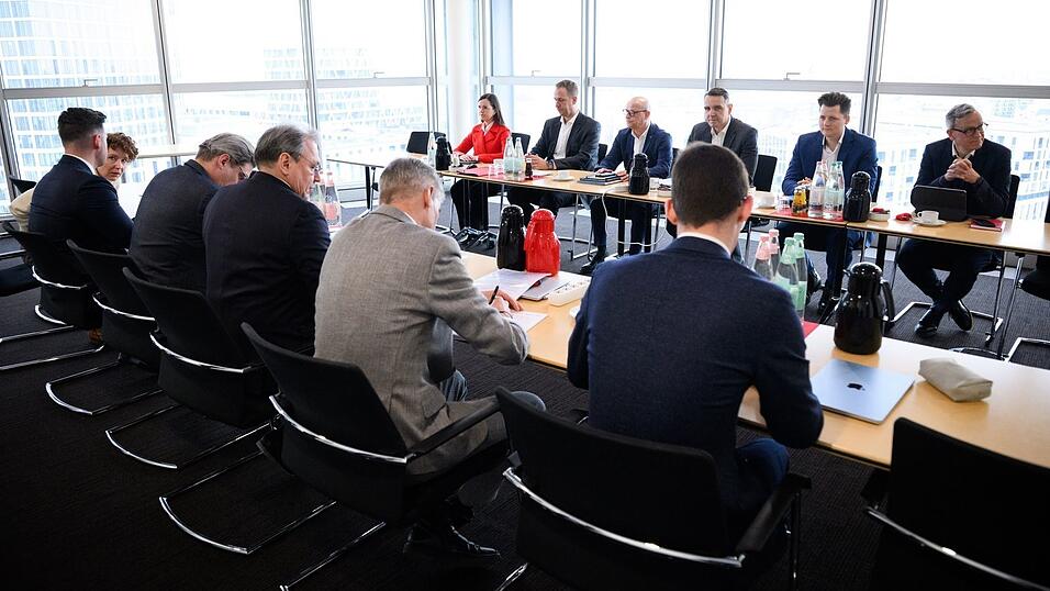 Die Tarifverhandlungen zwischen Bahn und GDL verliefen bisher weitgehend ger&auml;uschlos. (Archivbild)