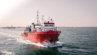 Die Sea-Eye 4 ist ein Schiff der gleichnamigen Regensburger Seenotrettungsorganisation (Archivbild).