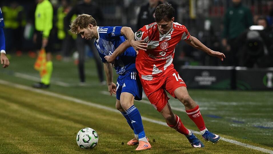 Wechselt von Mainz nach Nürnberg: Der Däne William Böving (r) wird für ein Jahr ausgeliehen. Wechselt von Mainz nach Nürnberg: Der Däne William Böving (r) wird für ein Jahr ausgeliehen.