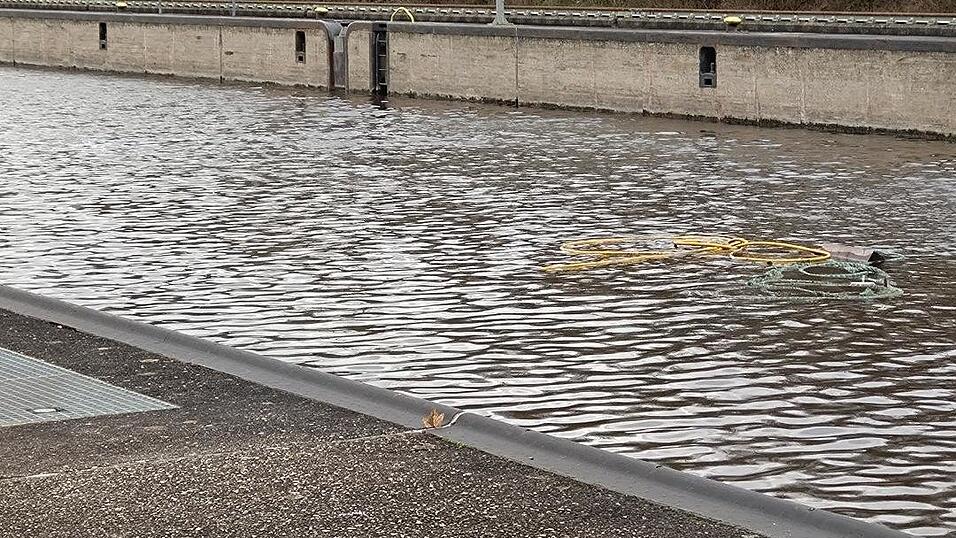 Das Schiff ist jetzt nicht mehr zu sehen. Das Schiff ist jetzt nicht mehr zu sehen.