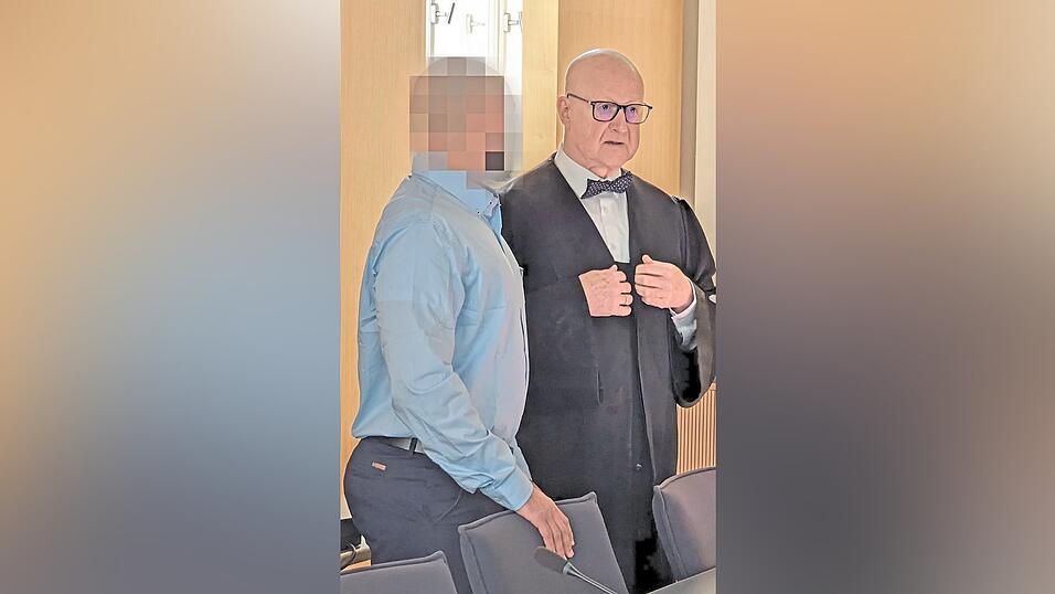 Strafverteidiger Michael Haizmann (rechts) und die Staatsanwaltschaft hatten übereinstimmend für eine Therapie im Maßregelvollzug plädiert. Strafverteidiger Michael Haizmann (rechts) und die Staatsanwaltschaft hatten übereinstimmend für eine Therapie im Maßregelvollzug plädiert.