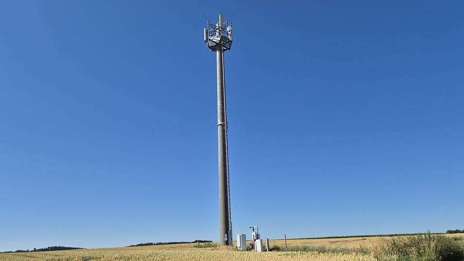 Im Februar 2024 wurde der o2-Funkturm bei Neufang, Gemeinde Feldkirchen, aktiviert.