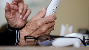 Bei einer &Uuml;bergabe nahmen die Beamten den Verd&auml;chtigen fest. (Symbolbild)