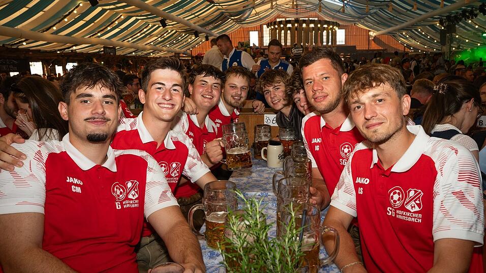 Die Partybilder vom Samstag, 15. August, aus dem Festzelt Wenisch. Die Partybilder vom Samstag, 15. August, aus dem Festzelt Wenisch.