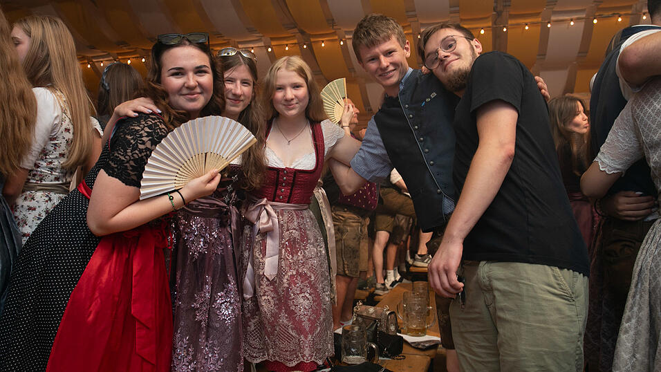 Die Partybilder vom Montag, 18. August, aus dem Festzelt Nothaft. Die Partybilder vom Montag, 18. August, aus dem Festzelt Nothaft.