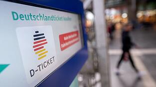 Das Deutschlandticket gibt es ab sofort im Verkehrsbüro der Stadtwerke an der Heerstraße in Papierform. Das Deutschlandticket gibt es ab sofort im Verkehrsbüro der Stadtwerke an der Heerstraße in Papierform.