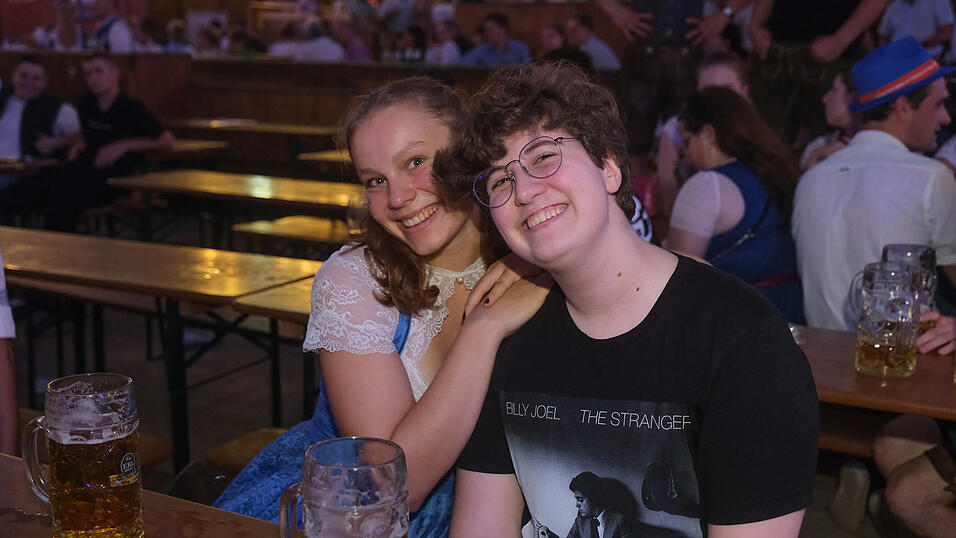 Die Partybilder vom Dienstag, 15. August 2023, aus dem Festzelt Wenisch. Die Partybilder vom Dienstag, 15. August 2023, aus dem Festzelt Wenisch.