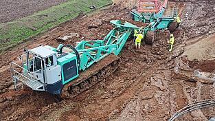 Der BBV warnt vor Bodenverdichtung durch die schweren Baumaschinen. Der BBV warnt vor Bodenverdichtung durch die schweren Baumaschinen.