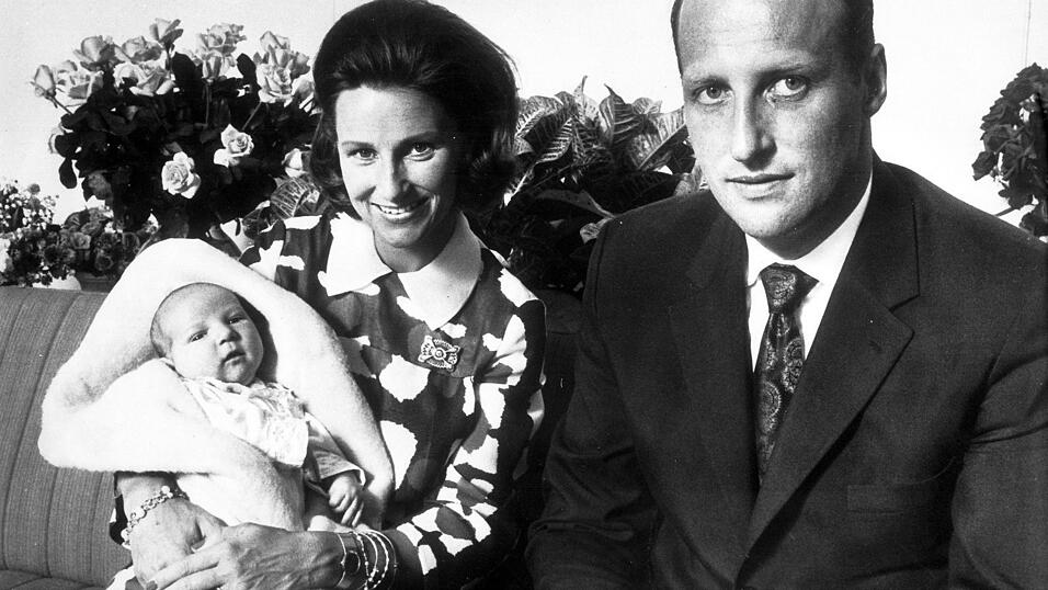 1973 kam der Sohn des Paars zur Welt, der jetzige König Haakon VIII. (Archivbild) 1973 kam der Sohn des Paars zur Welt, der jetzige König Haakon VIII. (Archivbild)