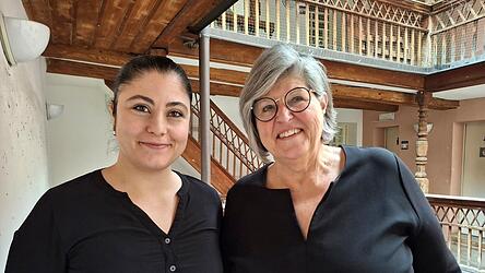 Meline Mazinjan (links) hat &bdquo;Startklar Niederbayern&ldquo; von Barbara Bruckmeier &uuml;bernommen.