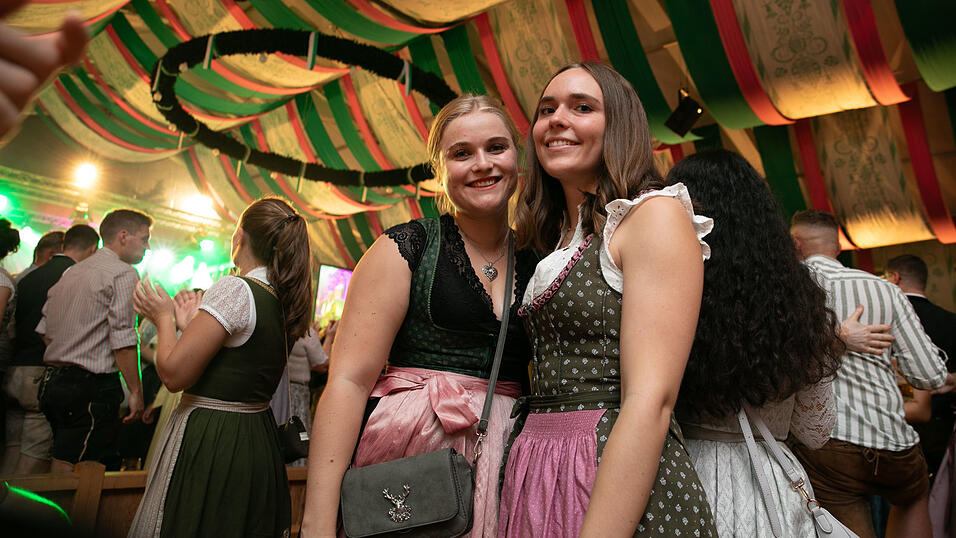 Die Partybilder vom Dienstag, 12. August, aus dem Festzelt Weckmann. Die Partybilder vom Dienstag, 12. August, aus dem Festzelt Weckmann.