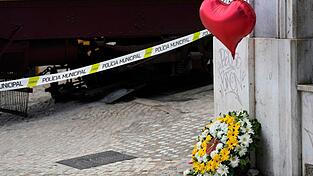 Bei dem schwersten Unglück dieser Art mit Standseilbahnen in Lissabon sind 16 Menschen ums Leben gekommen und 21 zum Teil schwer verletzt worden.