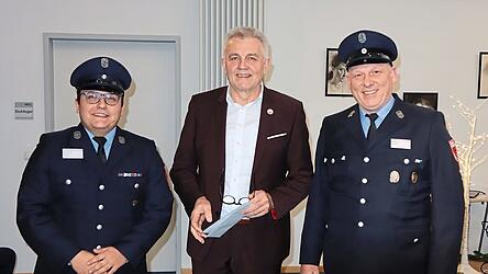 Auch der Moosburger Feuerwehrverein bekam eine Unterstützung. Auch der Moosburger Feuerwehrverein bekam eine Unterstützung.