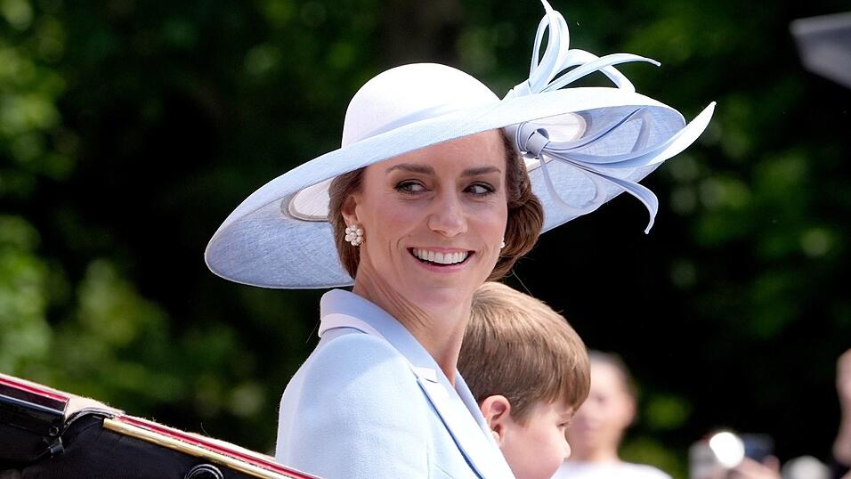 Auch die an Krebs erkrankte Prinzessin Kate nahm an der Parade teil. Auch die an Krebs erkrankte Prinzessin Kate nahm an der Parade teil.