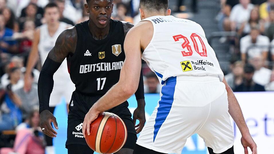Dennis Schröder verteidigt Aleksa Avramovic.