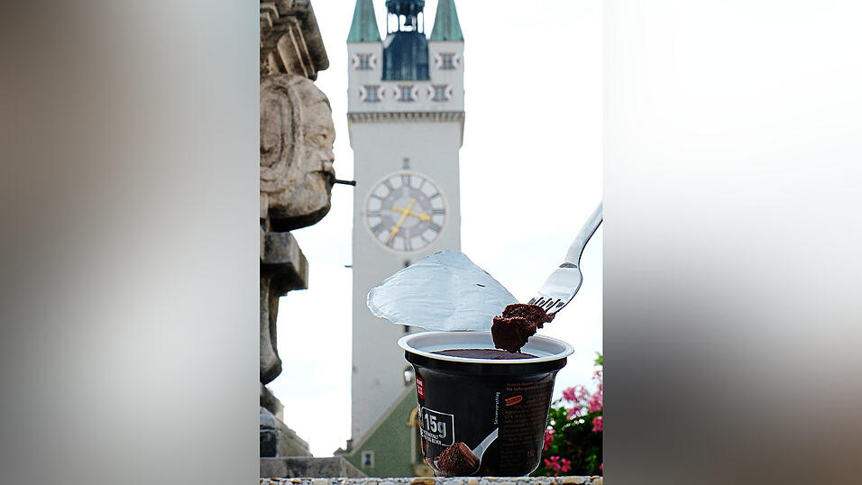 Über den Tellerrand hinaus denken: Einen Pudding kann man selbstverständlich auch mit der Gabel essen. Über den Tellerrand hinaus denken: Einen Pudding kann man selbstverständlich auch mit der Gabel essen.