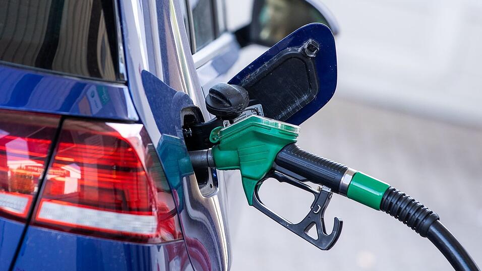 &Ouml;konom Brzeski erwartet keine schnelle R&uuml;ckkehr zu den Spritpreisen vor dem Iran-Krieg. (Symbolbild)