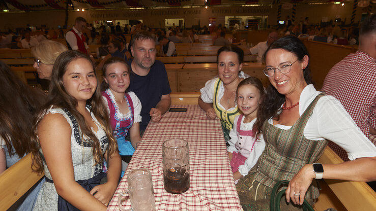 Die Partybilder vom Dienstag, 15. August 2023, aus dem Festzelt Lechner.