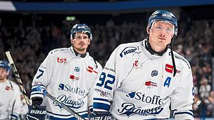 Die verständlicherweise große Enttäuschung über das erneute Scheitern an der Hürde Berlin stand den Tigers-Verteidigern Marcel Brandt (rechts) und Adrian Klein (dahinter) deutlich in die Gesichter geschrieben.