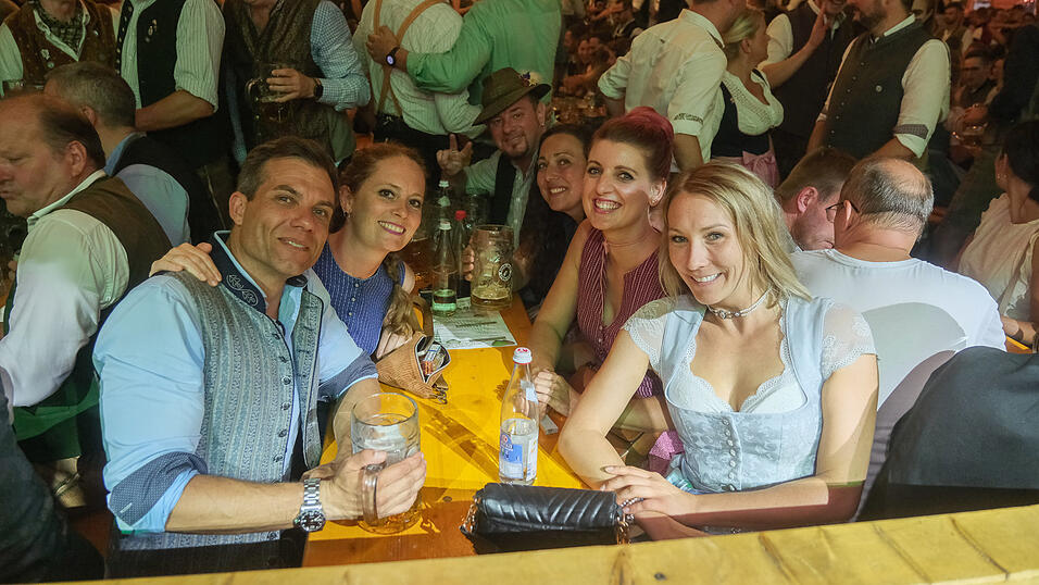 Die Partybilder vom Dienstag, 15. August 2023, aus dem Festzelt Weckmann.