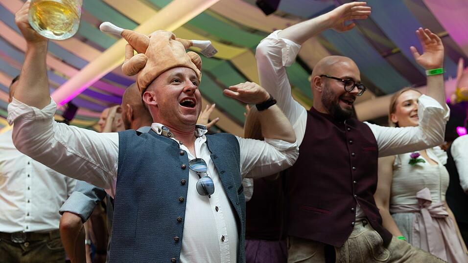 Die Partybilder vom Samstag, 8. August, aus dem Festzelt Wenisch. Die Partybilder vom Samstag, 8. August, aus dem Festzelt Wenisch.