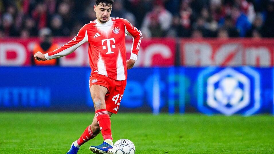 Aleksandar Pavlović trainiert wieder beim FC Bayern. (Archivbild)