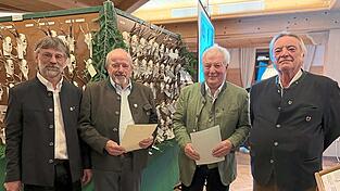 Bei der Mitgliederversammlung der BJV-Kreisgruppe Landshut in Zweikirchen standen auch Ehrungen verdienter Mitglieder auf dem Programm.