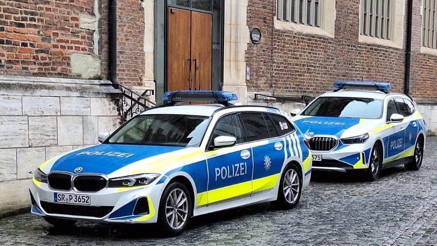 Größerer Polizeieinsatz am Mittwochnachmittag am Pfarrplatz. Größerer Polizeieinsatz am Mittwochnachmittag am Pfarrplatz.