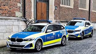Größerer Polizeieinsatz am Mittwochnachmittag am Pfarrplatz. Größerer Polizeieinsatz am Mittwochnachmittag am Pfarrplatz.