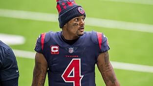 Browns-Quarterback Deshaun Watson, hier noch im Trikot der Houston Texans, verpasst sechs Saisonspiele in der NFL. Der Grund: sexuelle Belästigung.
