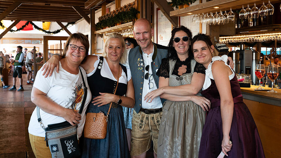 Die Partybilder vom Mittwoch, 12. August, aus dem Festzelt Krönner. Die Partybilder vom Mittwoch, 12. August, aus dem Festzelt Krönner.