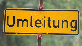 Am 13. April beginnen die Bauarbeiten auf der B8 bei Atting. (Symbolbild)