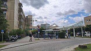 Am Klinikum lief am Montagnachmittag ein großer Polizeieinsatz. Am Klinikum lief am Montagnachmittag ein großer Polizeieinsatz.
