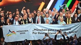 Die Wahlsieger um Bayerns Ministerpräsident Markus Söder (M) wollen die Münchner Olympia-Pläne jetzt schnell umsetzen. Die Wahlsieger um Bayerns Ministerpräsident Markus Söder (M) wollen die Münchner Olympia-Pläne jetzt schnell umsetzen.