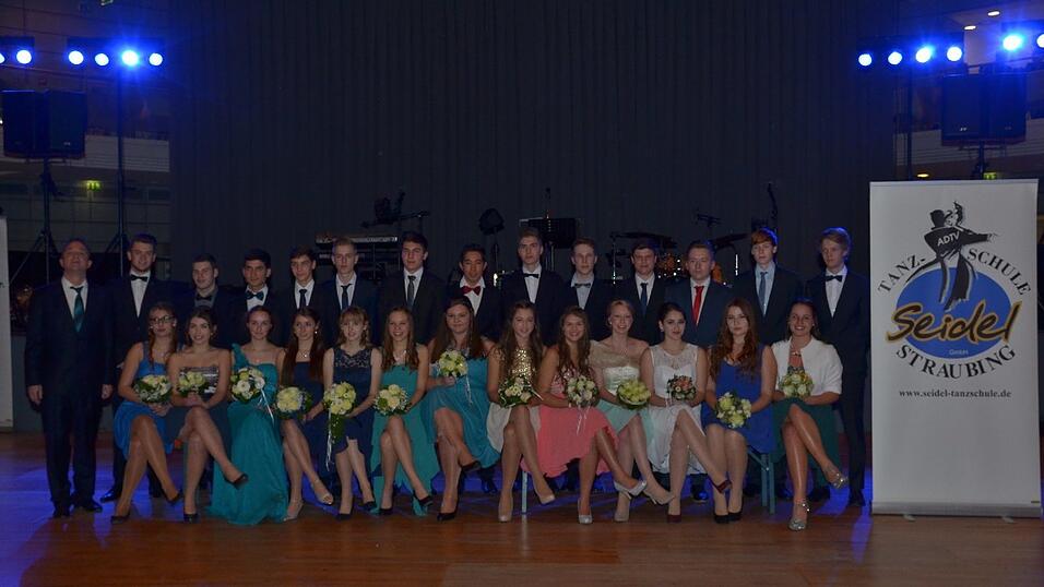 Die Bilder vom Abschlussball der Tanzschule Seidel in der Fraunhofer-Halle am 28. November. Die Bilder vom Abschlussball der Tanzschule Seidel in der Fraunhofer-Halle am 28. November.