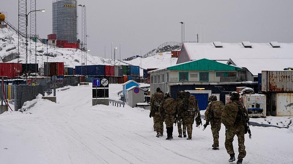 D&auml;nische Soldaten im Hafen von Nuuk. (Archivbild)