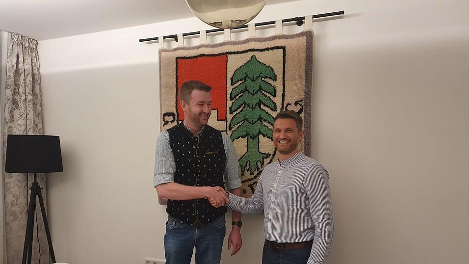 Der neue B&uuml;rgermeister von Eching Max Kofler (rechts) und Michael Penker.