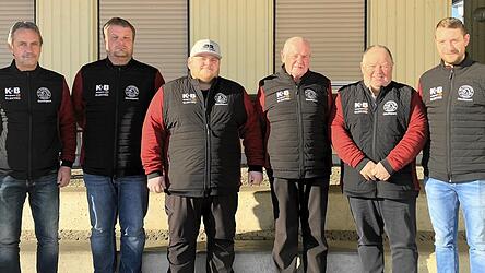 Die neu gew&auml;hlte Abteilungsleitung der Eisstocksch&uuml;tzen des FC Chamerau mit Josef Nachreiner an der Spitze (3.v.r.).